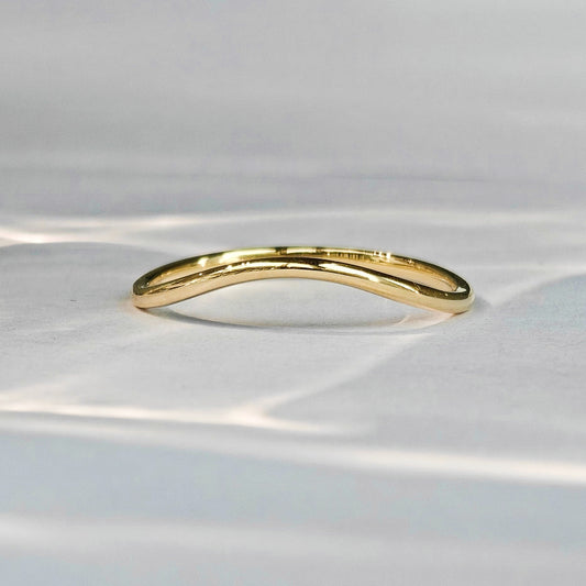 Twist-Arm Ring: Elegant Curves, Unique Charm