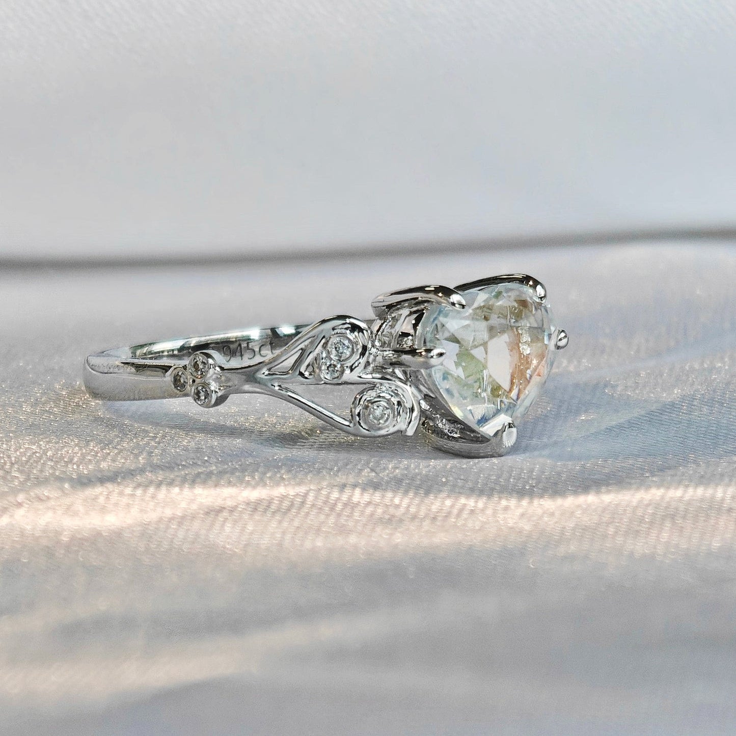 Heart Shaped Moonstone Wings Glossy Ring（Available Now）