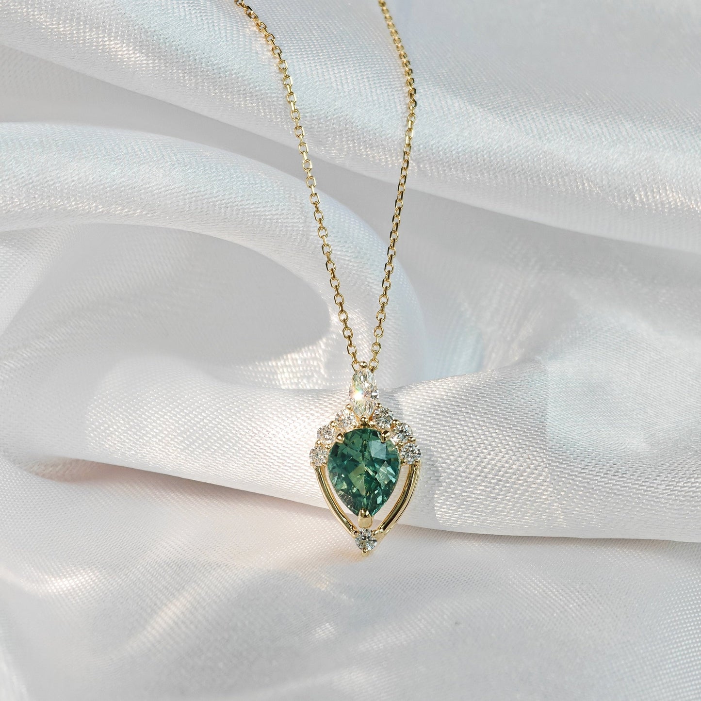 Teal Sapphire Necklace（Available Now）