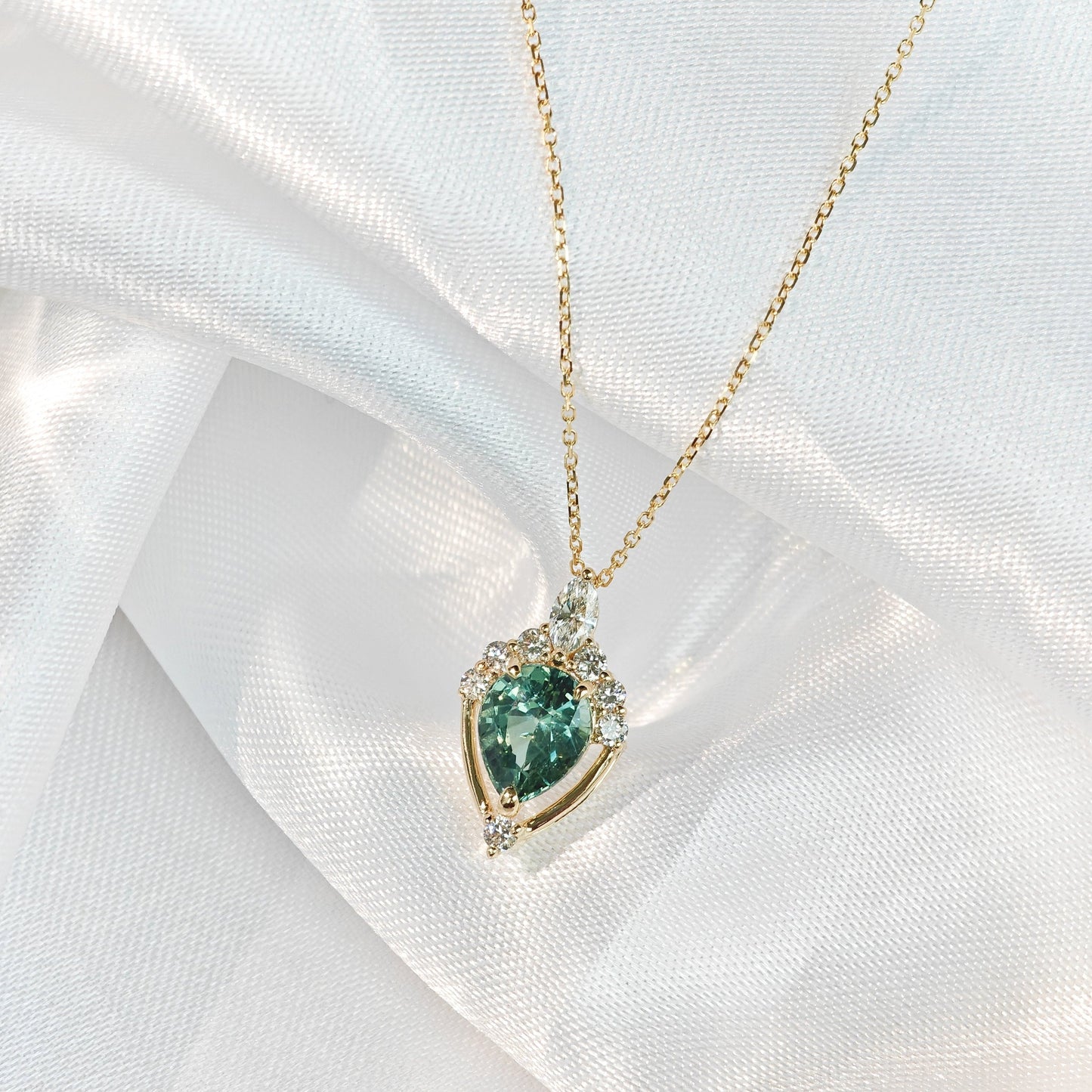 Teal Sapphire Necklace（Available Now）