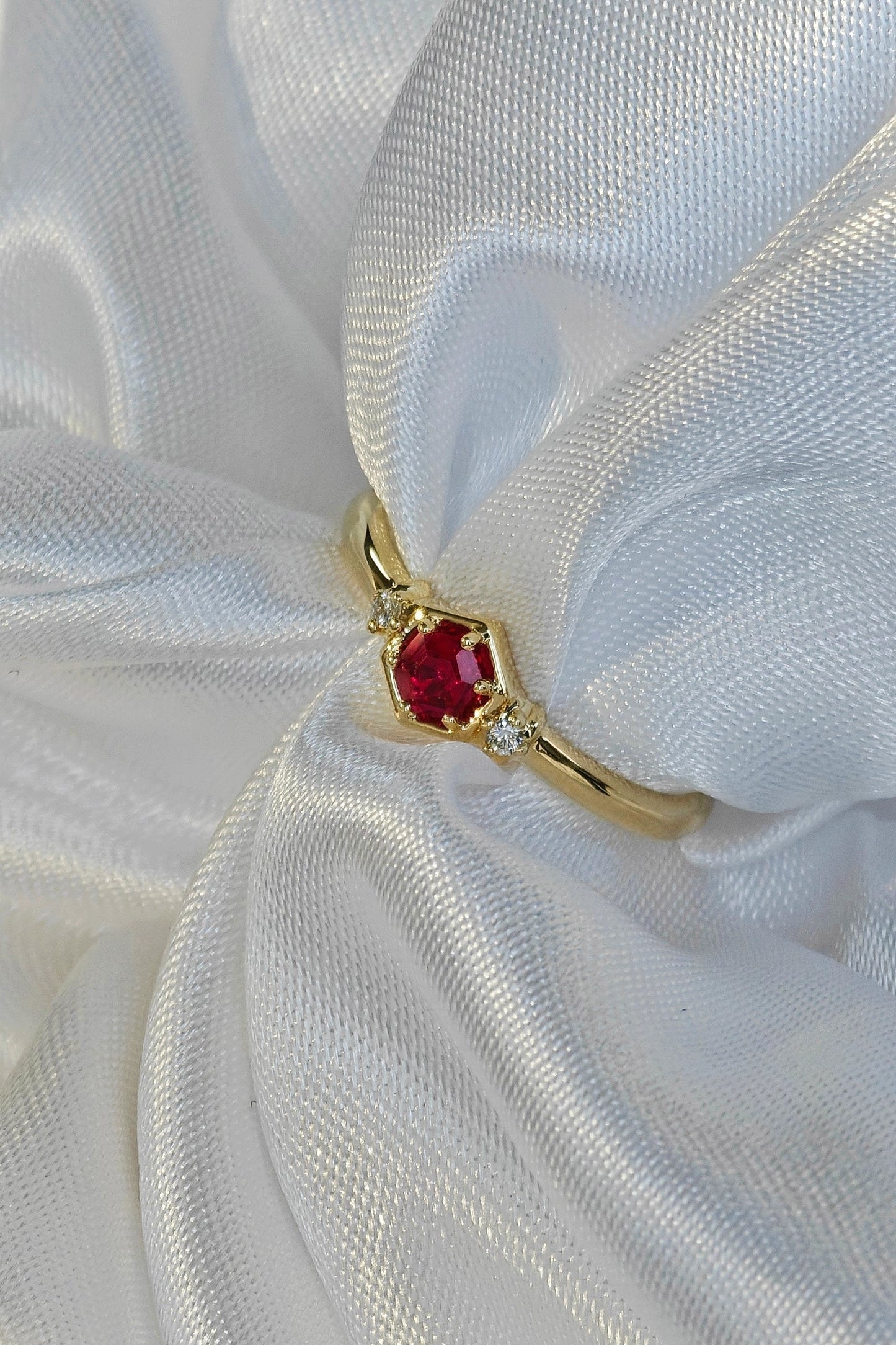 Claw-Set Ruby Polished Ring（Available Now）