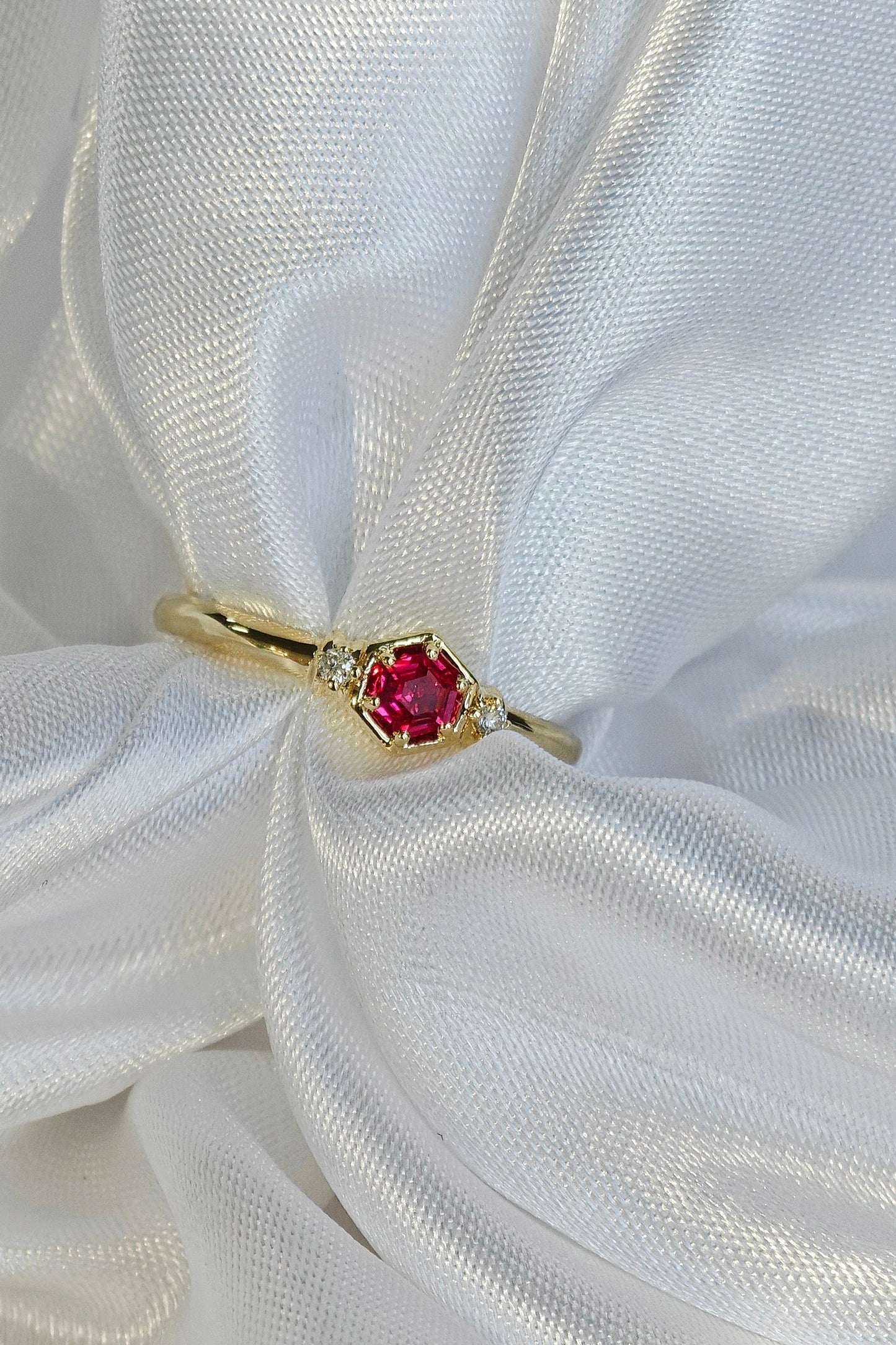 Claw-Set Ruby Polished Ring（Available Now）